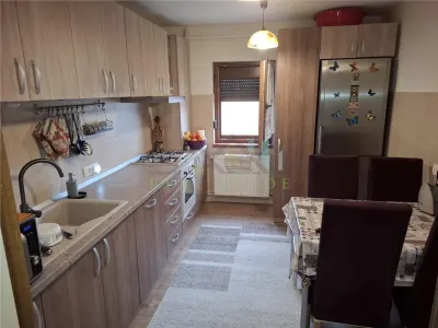 Apartament 3 camere etaj intermediar Tractorul - foto 9