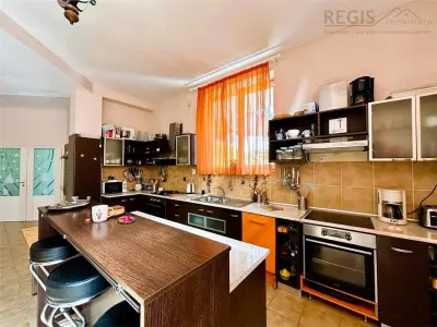 Vila Impunatoare cu Piscina pentru Familie sau Investitie Turistica - foto 11