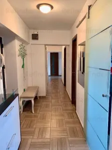 apartament 3 camere, Piata Alba Iulia , Decebal stradal, 82mp, decomandat, amenajat ,vedere integrala la bulevard, orientare Sud, loc parcare, liber. - foto 4