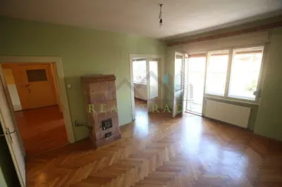 Apartament 3 camere decomandat etajul 1 Centrul Civic - Brasov