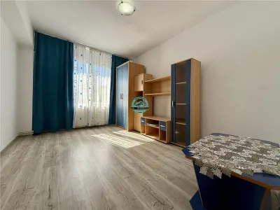 Apartament cu 2 camere de vanzare, decomandat, in Tudor str. Infratirii - foto 4