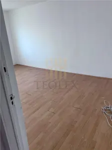 DE VANZARE APARTAMENT 3 CAMERE BARLAD - foto 2