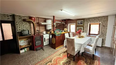 Vand casa cu 5 camere si teren 1040 mp in Toaca - foto 8