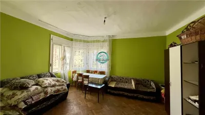 Vand casa cu 3 camere si 2 bai in zona centrala zona Casa de Pensii - foto 4