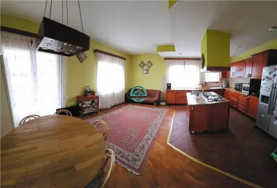 Vand casa de 380 mp, cu teren de 3500 mp in Sangeorgiu de Mures - foto 4