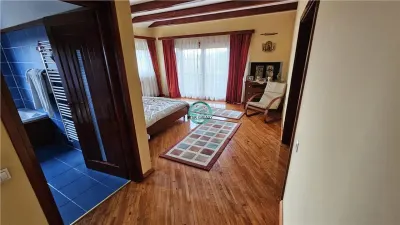Vand casa de 380 mp, cu teren de 3500 mp in Sangeorgiu de Mures - foto 9