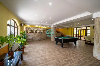 Oportunitate ! Pensiune 7 camere, 4 apartamente, 760mp utili la E60 - foto 14