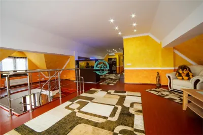 Oportunitate ! Pensiune 7 camere, 4 apartamente, 760mp utili la E60 - foto 22