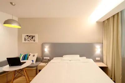 3 CAM DECOMANDAT TATARASI ETAJ 3 2 BAI 2 BALCOANE - foto 2