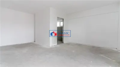 Vanzare apartament 4 camere tip penthouse bloc nou in zona Centrala cu parcare - foto 13