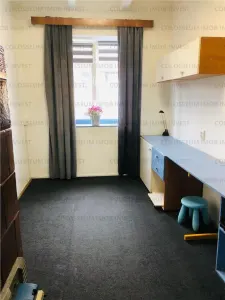 Camera de camin, etajul 1, bloc tip vila - zona Astra - Brasov