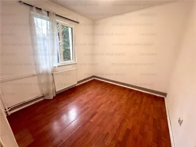 Apartament 3 camere, semidecomandat - zona Astra - Brasov