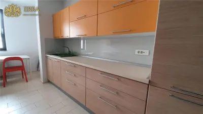 Apartament spatios, 5 dormitoare, 2 living, 2 bucatarii. Garaj. - foto 18