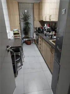 Apartament cu 2 camere, decomandat - zona Tractorul - foto 9