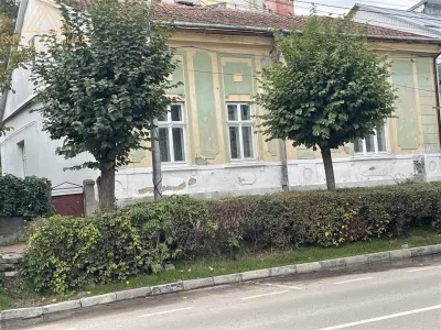 Casa centrala acces la doua strazi cu 751 mp , pret usor negociabil Suceava - foto 2