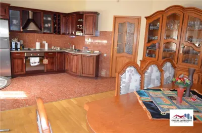 Casa Superba de Inchiriat Mobilata Lux in Sangeorgiu de Mures - foto 2