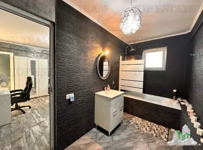 Vila moderna + casa renovata cu 2 apartamente si teren generos  -  Palazu Mare , Constanta - foto 5