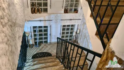 Super afacere, vila cu aspect de conac cu spatii moderne dar si clasice antichizate, orientale sau art-deco avand o curte superba ! - foto 16
