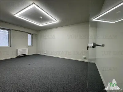 Spatiu comercial / office ultracentral de inchiriat complet utilat/recompartimentare la cerere  + parcari - foto 14