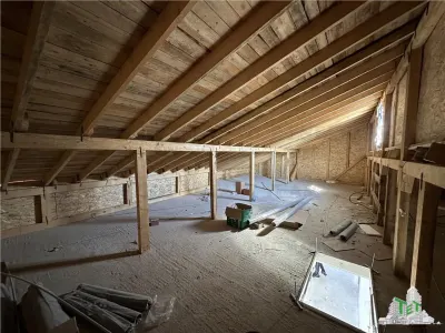 Vila cocheta cu 3 camere, dormitor matrimonall,  incalzire in pardoseala, terasa superba, si pod spatios, Calea Bucuresti , 15 minute de  metrou Pacii - foto 22