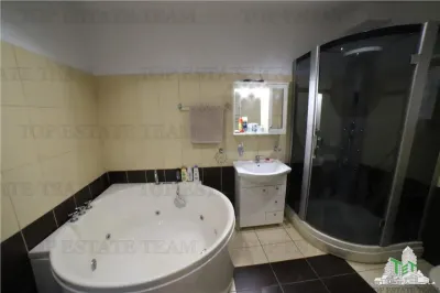 Apartament cu 4 camere  de vanzare, Ultracentral,  Kogalniceanu, curte si pod - foto 14