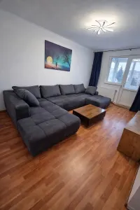 Apartament 3 camere decomandat Astra,renovat ,114000 Euro - Brasov