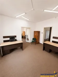 Spatiu pretabil:birouri/ cabinete/ servicii, acces stradal,curte proprie,Central,Targu Mures - foto 3