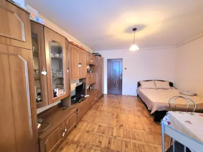 Garsoniera Astra -piata,etajul 8,mobilata,libera,59900 Euro - foto 2