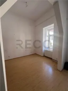 RECO Apartament ultracentral, loc de parcare privat inclus plus boxa - foto 2