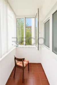 RECO Apartament cu 4 camere, decomandat, in Nufarul, la etajul 1 - foto 4