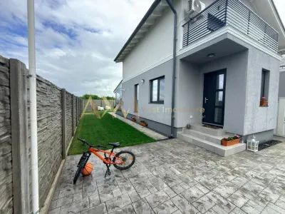 Vanzare 1/2 duplex 3 camere - Sag