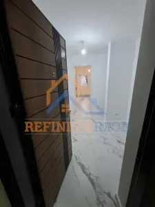 Garsoniera renovata  Aparatorii Patriei - Metrou etaj 1 bloc din 1986 - foto 3
