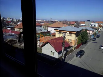 Apartament 3 camere cf 1 semidecomandat zona Crang - foto 9
