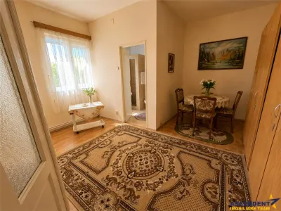 Casa cu farmec autentic, anexe, 1.100 mp teren roditor, Saulia, Mures - foto 5