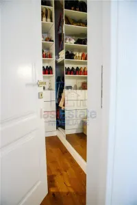 Casa intr-o zona linistita cu garaj si teren-1091 mp - foto 9