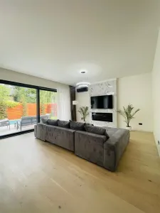 INCHIRIERE VILA 5 camere LUX cu piscina in Zona Erou  Iancu Nicolae - foto 3