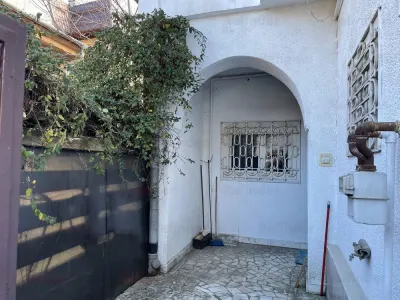 Casa de vanzare 6 camere in zona Popa Nan - Matei Basarab - foto 2