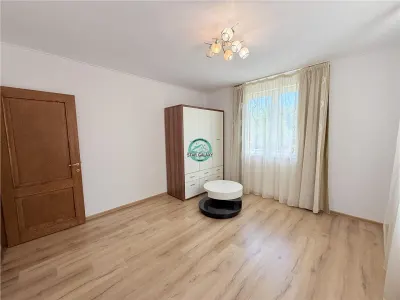 Vand casa in Sancrai cu 5 camere, 2 bai avand un teren generos de 1000mp - foto 12