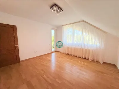 Vand casa in Sancrai cu 5 camere, 2 bai avand un teren generos de 1000mp - foto 7