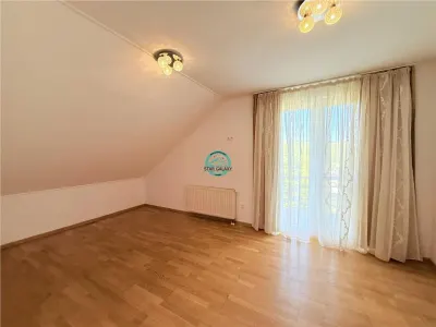 Vand casa in Sancrai cu 5 camere, 2 bai avand un teren generos de 1000mp - foto 8