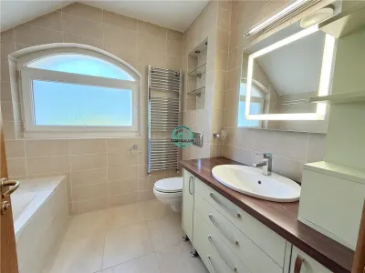 Vand casa in Sancrai cu 5 camere, 2 bai avand un teren generos de 1000mp - foto 10