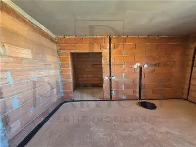 Comision 0. Moșnița Nouă, Duplex cu 3 dormitoare și 374 mp teren, La 100 m de strada principală. - foto 3