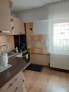 Apartament 2 camere decomandat etajul 2 zona Noua - foto 3