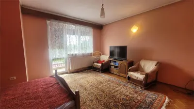 Casa solidă și spațioasă în centrul orașului Livada - foto 15