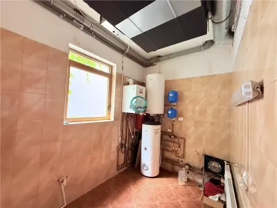 Vand casa cu 4 camere in zona semicentrala, 340mp utili si teren 510mp - foto 18