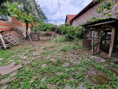 Clocotici Lot de Casa cu amprenta, apa, curent, teren 576 Mp. - foto 5