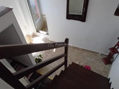 Resita Casa 7 Incaperi Parter si Etaj, Zero investitii - foto 7