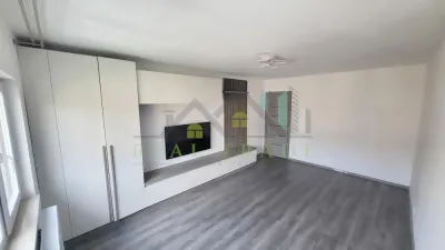 Apartament 2 camere decomandat etaj intermediar Tractorul - Brasov