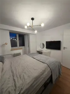 Vânzare apartament 2 camere | Piata Romana | bl 1975 | fara risc/ urgenta risc seismic | etaj 3/10 | renovat | mobilat si utilat nou | - foto 2