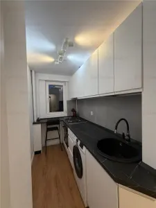 Vânzare apartament 2 camere | Piata Romana | bl 1975 | fara risc/ urgenta risc seismic | etaj 3/10 | renovat | mobilat si utilat nou | - foto 3